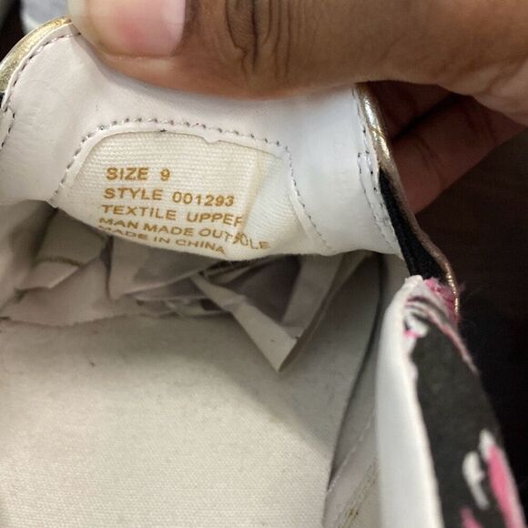 Lilly Pulitzer sneakers Julie hanging with my boo - Picture 6 of 6